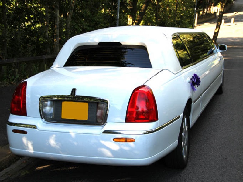 Lincoln Stretch Limos for Hire