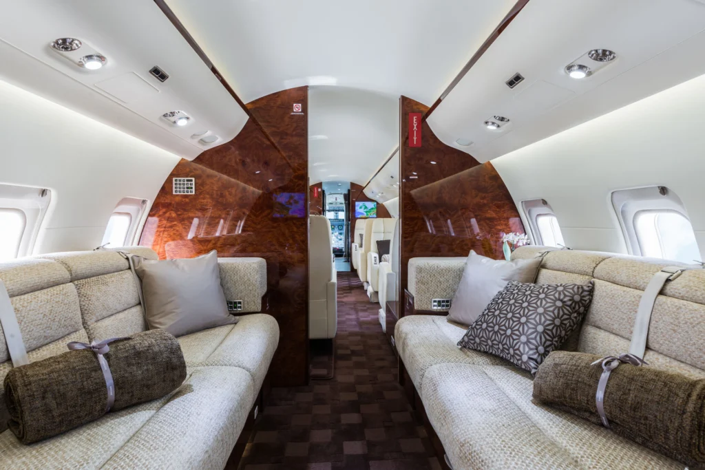 Challenger 850 Hire