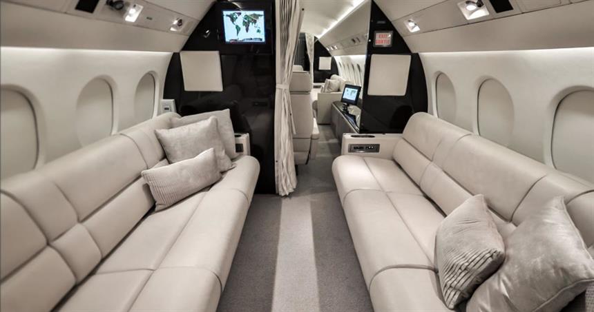 Falcon 900 B interior