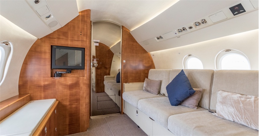 Falcon 900 DX for hire