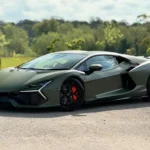 Lamborghini Revuelto sideview