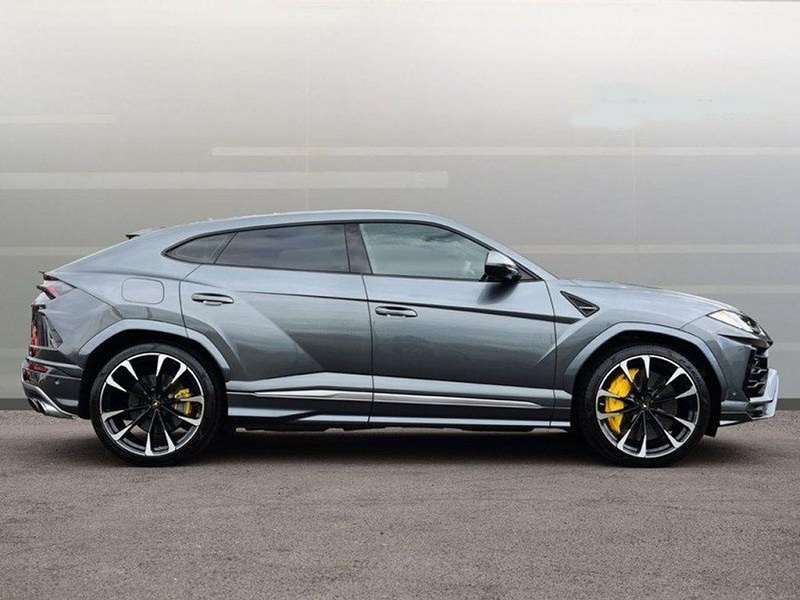 Lamborghini Urus Hiring