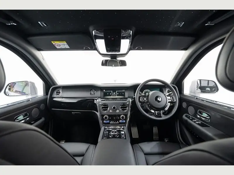 Rolls Royce Cullinan Car Rental